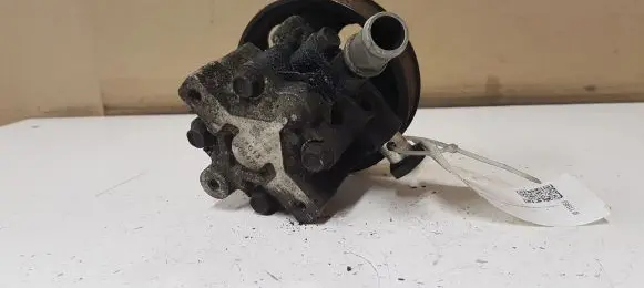 Opel Insignia A Power steering pump 13309336 YS1930H20443