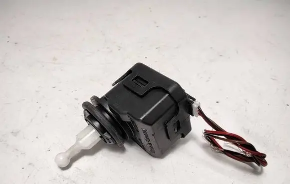 Volkswagen PASSAT B5.5 Headlight level adjustment motor 1J0941295C