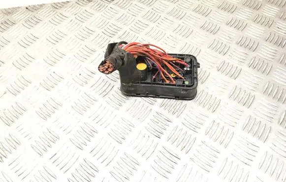 Volkswagen PASSAT B6 Fuse box set 1K0937700B 15345262