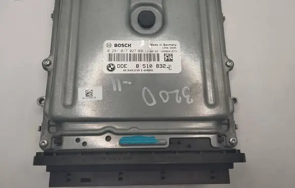 BMW 3 E90 E91 Engine control unit/module 0281017027 8510832 030201086