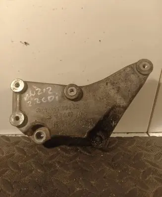 Mercedes-Benz E W212 Engine mounting bracket A6510940039 113870101 3002