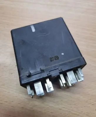 Volkswagen Golf III Other relay 028906124D 05340402