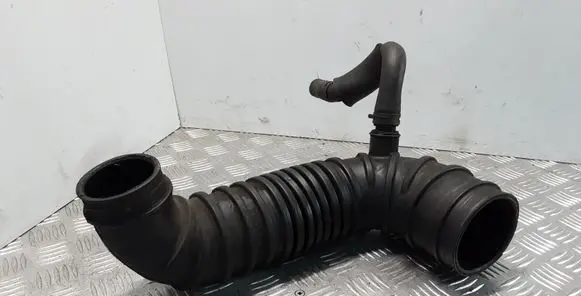Mitsubishi Pajero Turbo air intake inlet pipe/hose 4M41