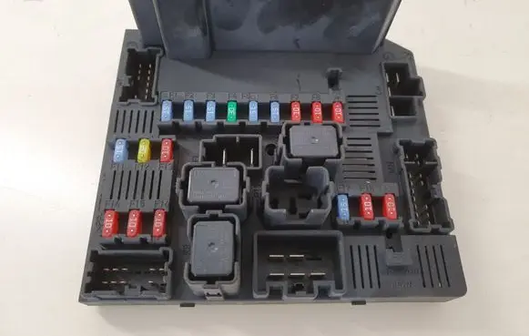 Nissan Qashqai Fuse module 284B7JD00B