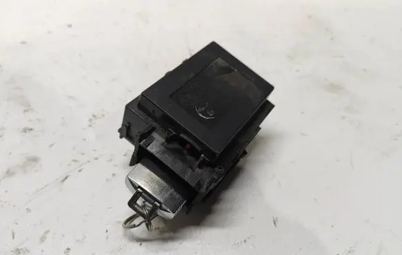 Volkswagen PASSAT B6 Ignition lock 3C0905843 3330