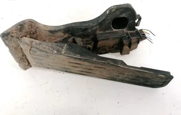 Volkswagen Golf V Accelerator throttle pedal 1K1721503P
