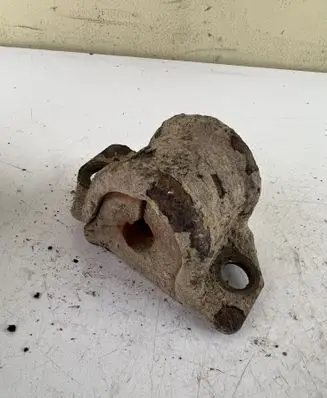 Jeep Grand Cherokee (WJ) Sway bar bush bracket, rear 