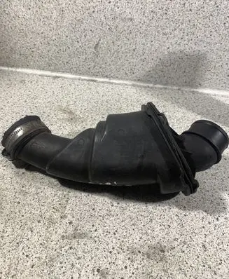 Volvo V70 Turbo air intake inlet pipe/hose 30778734