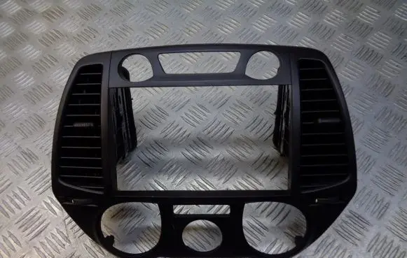 Hyundai i20 (PB PBT) Radio/GPS head unit trim 