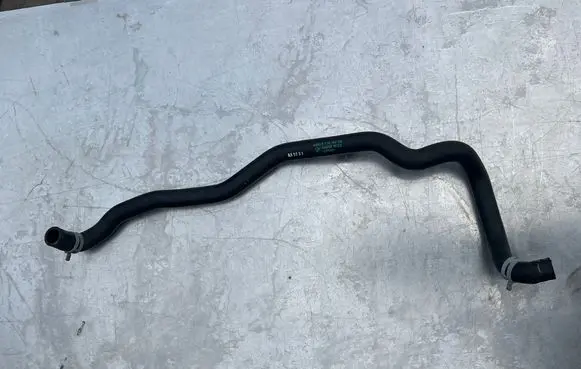 Engine coolant pipe/hose