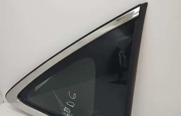 Honda CR-V Rear side window E643R00048