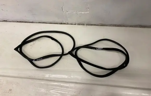 KIA Stonic Front door rubber seal 