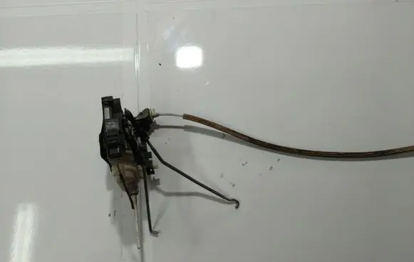 Audi A4 S4 B5 8D Front door lock 