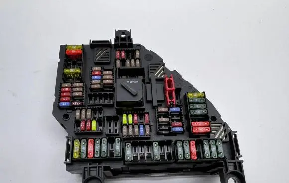 BMW 6 F12 F13 Fuse module 9264923 05227285 417033452