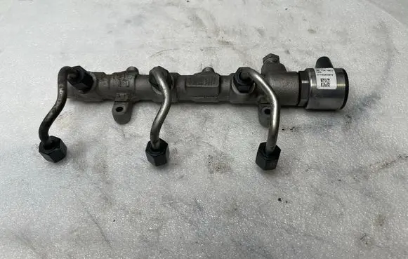 Volkswagen Touareg III Fuel main line pipe 04L130764B 28523501 571805810910