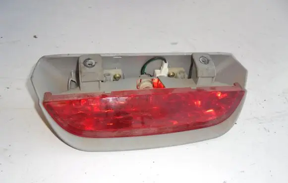KIA Picanto Third/center stoplight