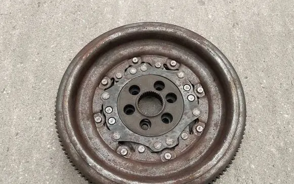 Volkswagen Golf V Dual mass flywheel 03G105266AP