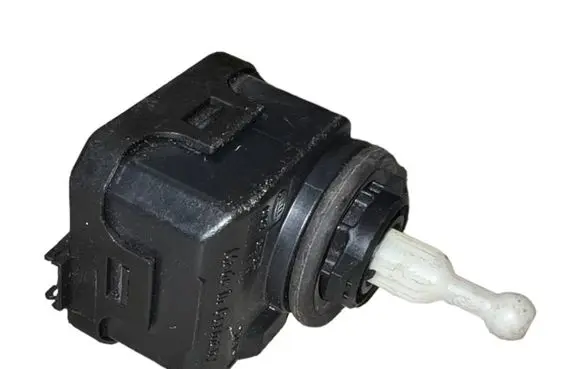 Headlight level adjustment motor