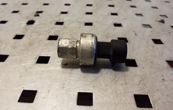 Opel Insignia A Air conditioning (A/C) pressure sensor 13502759