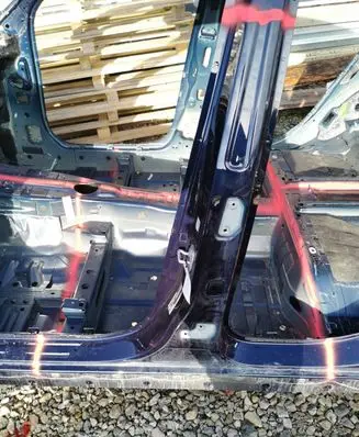 Mercedes-Benz EQC Pillar (middle) 