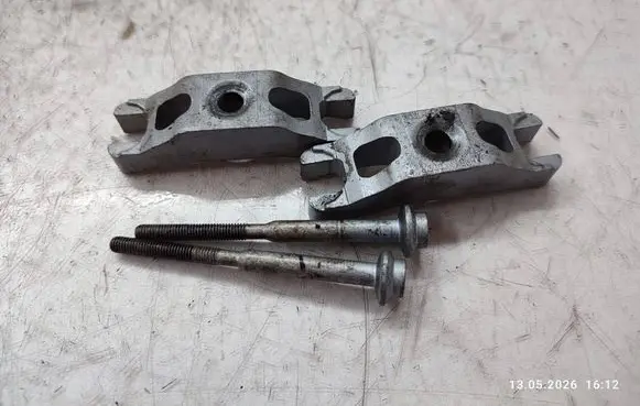 Skoda Karoq Fuel Injector clamp holder 