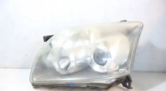 Toyota Avensis T250 Headlight/headlamp