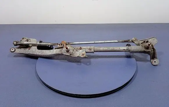 Mitsubishi Lancer VIII Front wiper linkage and motor 