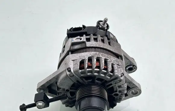 KIA Sportage Generator/alternator 373002b960