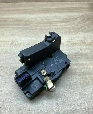Opel Zafira A Front door lock 90561152
