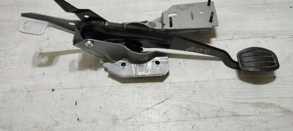 Peugeot 308 Brake pedal 8PE4L0332190