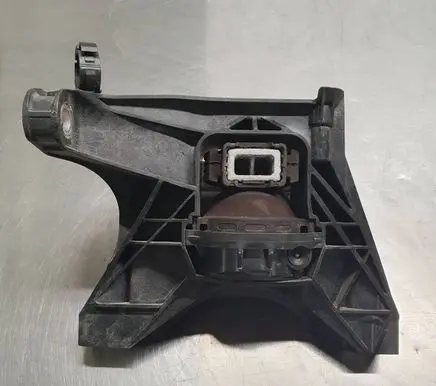 Peugeot Partner III Engine mount bracket