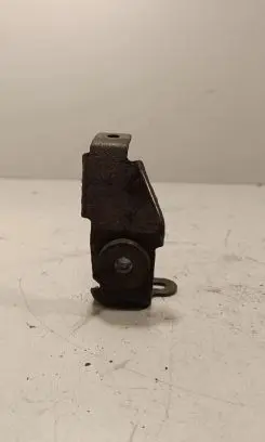 Radiator mount bracket
