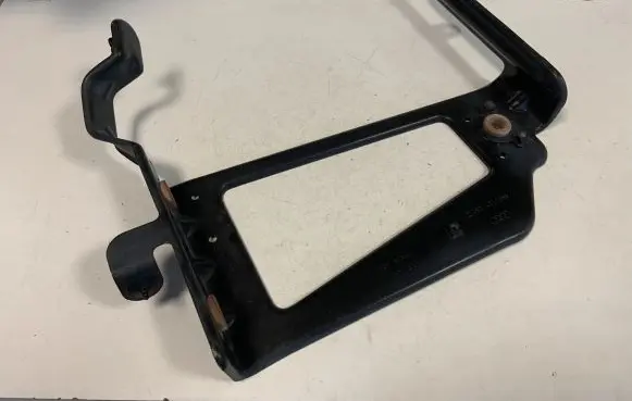 Audi Q7 4M Radiator mount bracket 4M0121261T