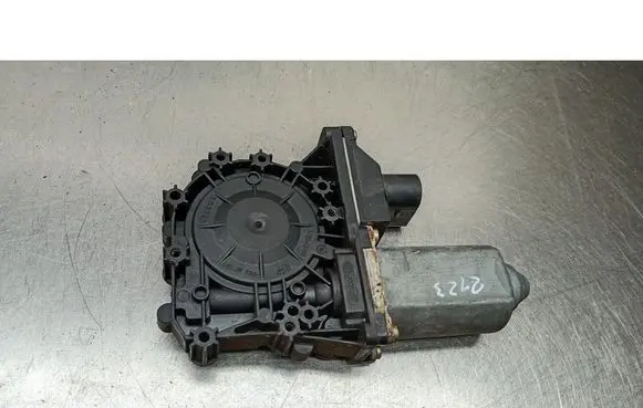 Volkswagen Polo III 6N 6N2 6NF Front door window regulator motor 6N3959801C