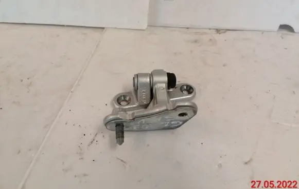 Mercedes-Benz GL X164 Rear door upper hinge