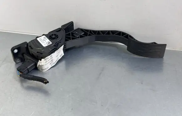 Ford C-MAX II Accelerator throttle pedal F1DC9F836AA