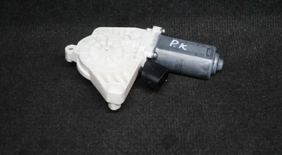 Mercedes-Benz C W205 Front door window regulator motor A71736111 A2079061300