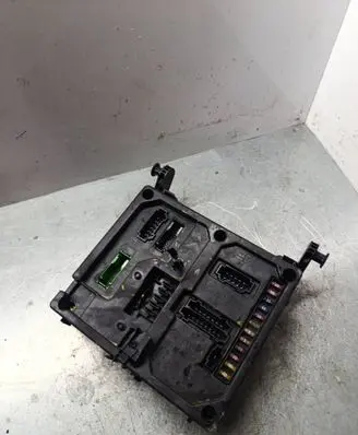 Seat Alhambra (Mk1) Fuse module S120042300