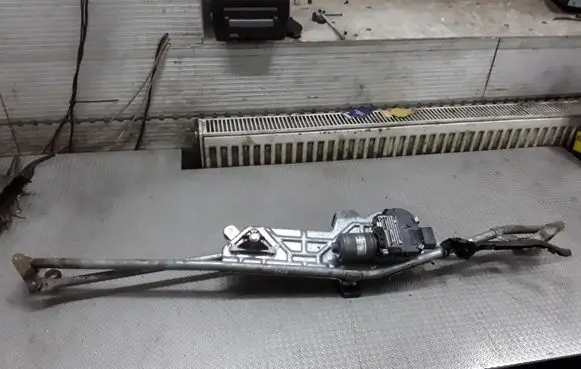 Seat Alhambra (Mk1) Front wiper linkage and motor 0390241803