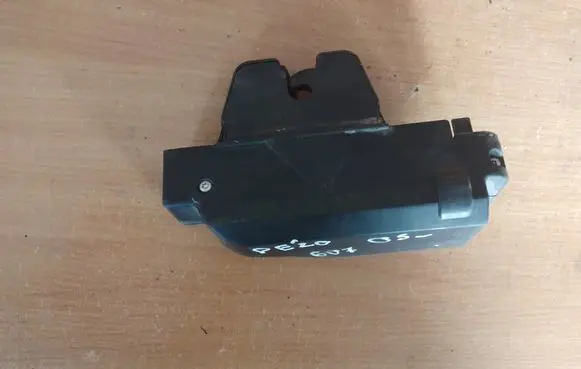 Peugeot 607 Tailgate/trunk/boot lock/catch/latch 9653831780