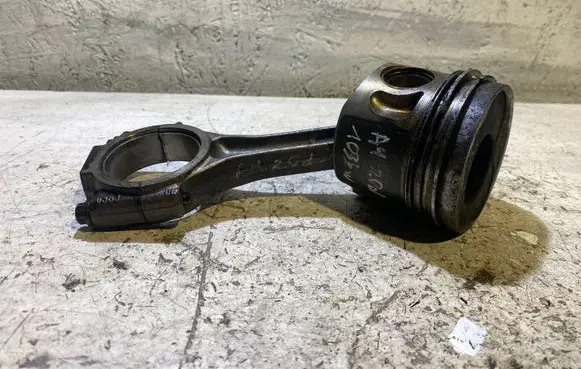Audi A4 S4 B7 8E 8H Piston with connecting rod