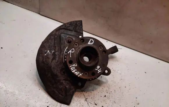 Volkswagen PASSAT B4 Front wheel hub
