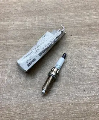 Peugeot 208 I Spark plug 9802840180 12ZR8STP