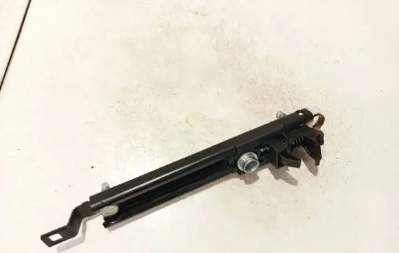 Opel Astra H Seat belt adjustment rail 13166032