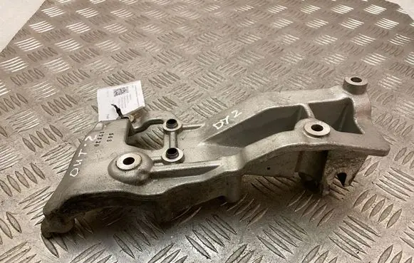 Mitsubishi Outlander Generator/alternator bracket 