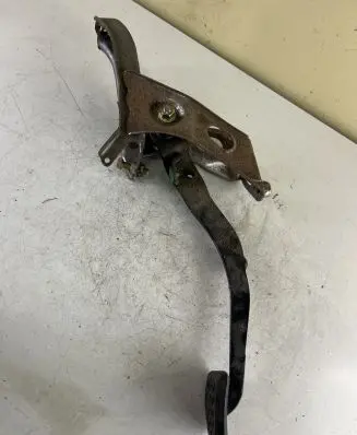 Toyota Yaris Clutch pedal 