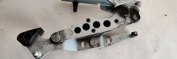 Mercedes-Benz CLK A209 C209 Tailgate/trunk/boot hinge A2097500128