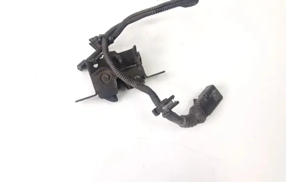 Audi A8 S8 D3 4E Engine bonnet/hood lock/catch 4E0823509D