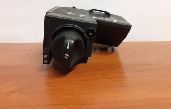 Mercedes-Benz E W210 Light switch 2105451404 5259