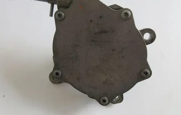 Toyota RAV 4 (XA40) Vacuum pump